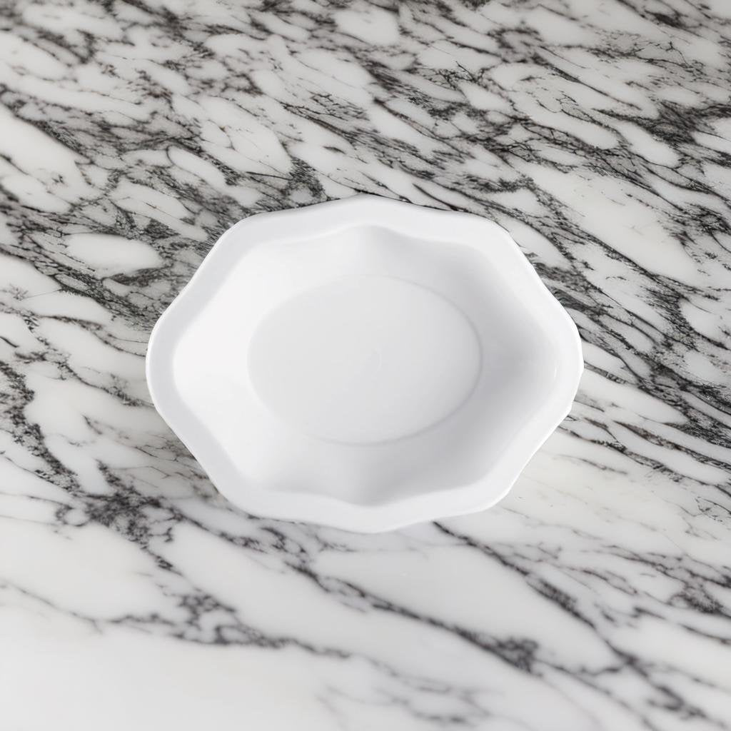 Introducing our Plastic Diamond Chat Plate, designed to add a touch of sophistication to your dining table.
