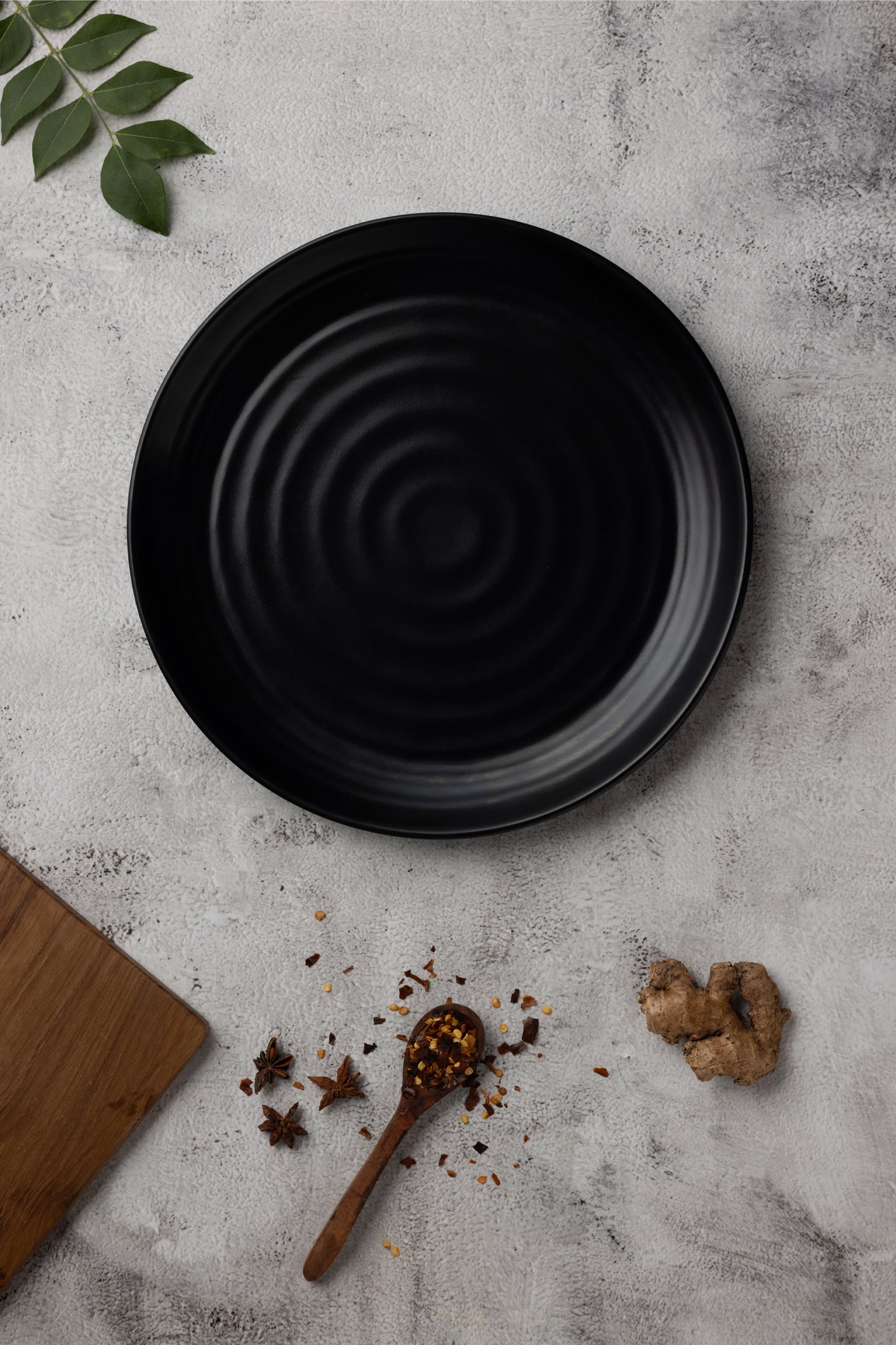 Exclusive 11" Dinner Plate Melamine Black Dynamic.